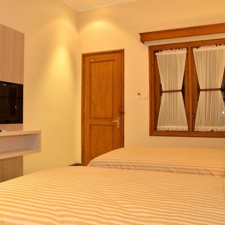 Kertanegara Premium Guest House Маланг Екстериор снимка