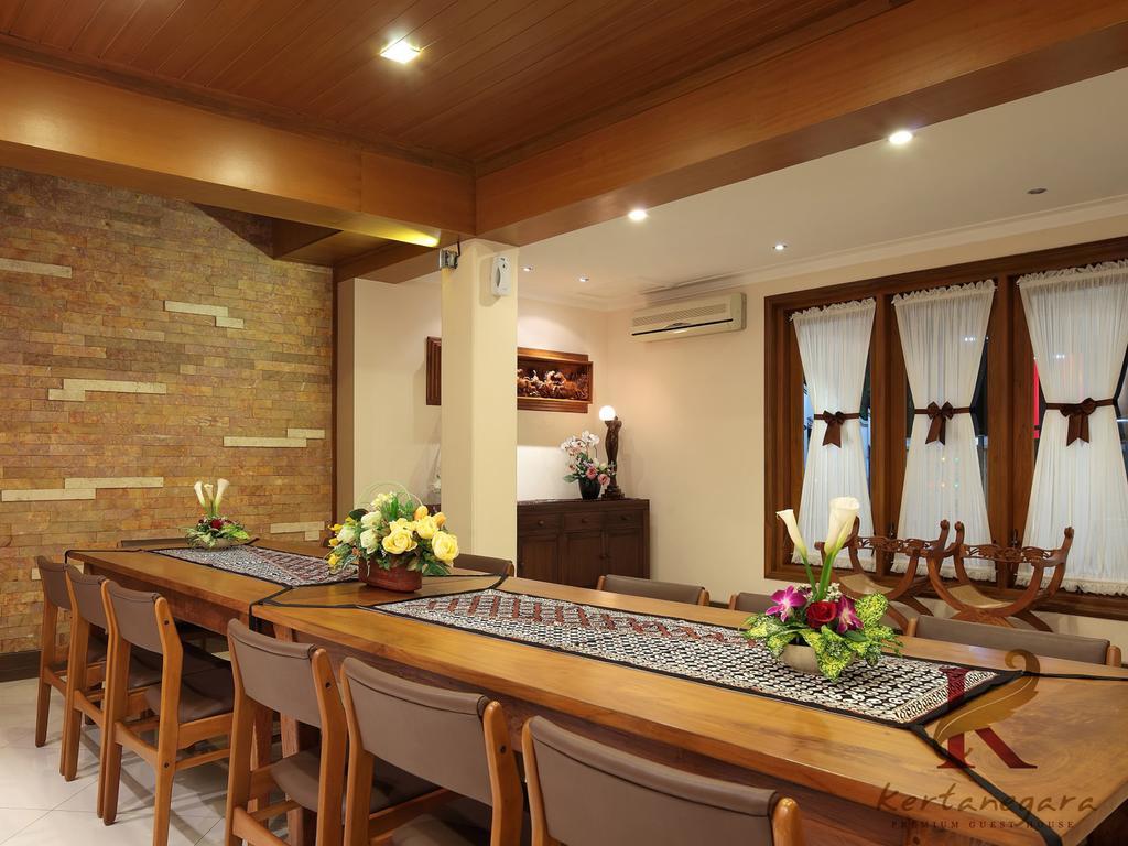 Kertanegara Premium Guest House Маланг Екстериор снимка